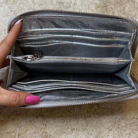 Tory Burch Metallic Leather Continental Zip Around Wallet - Picture 8 of 11
